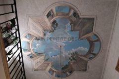 cage-escalier-perspective-plafonnante-trompe-l-oeil